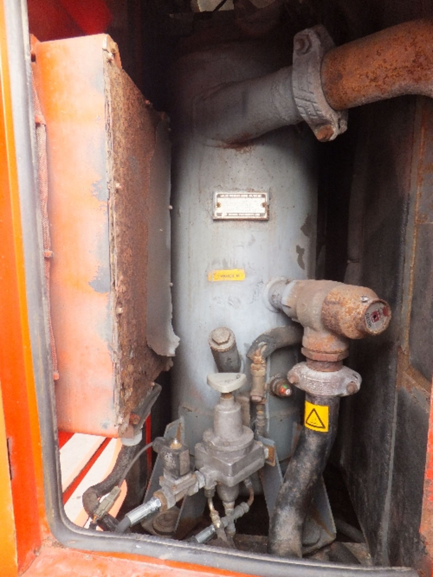 Atlas Copco XAHS 416 compressor (2005) Turns over, common rail fuel issue - Image 5 of 11