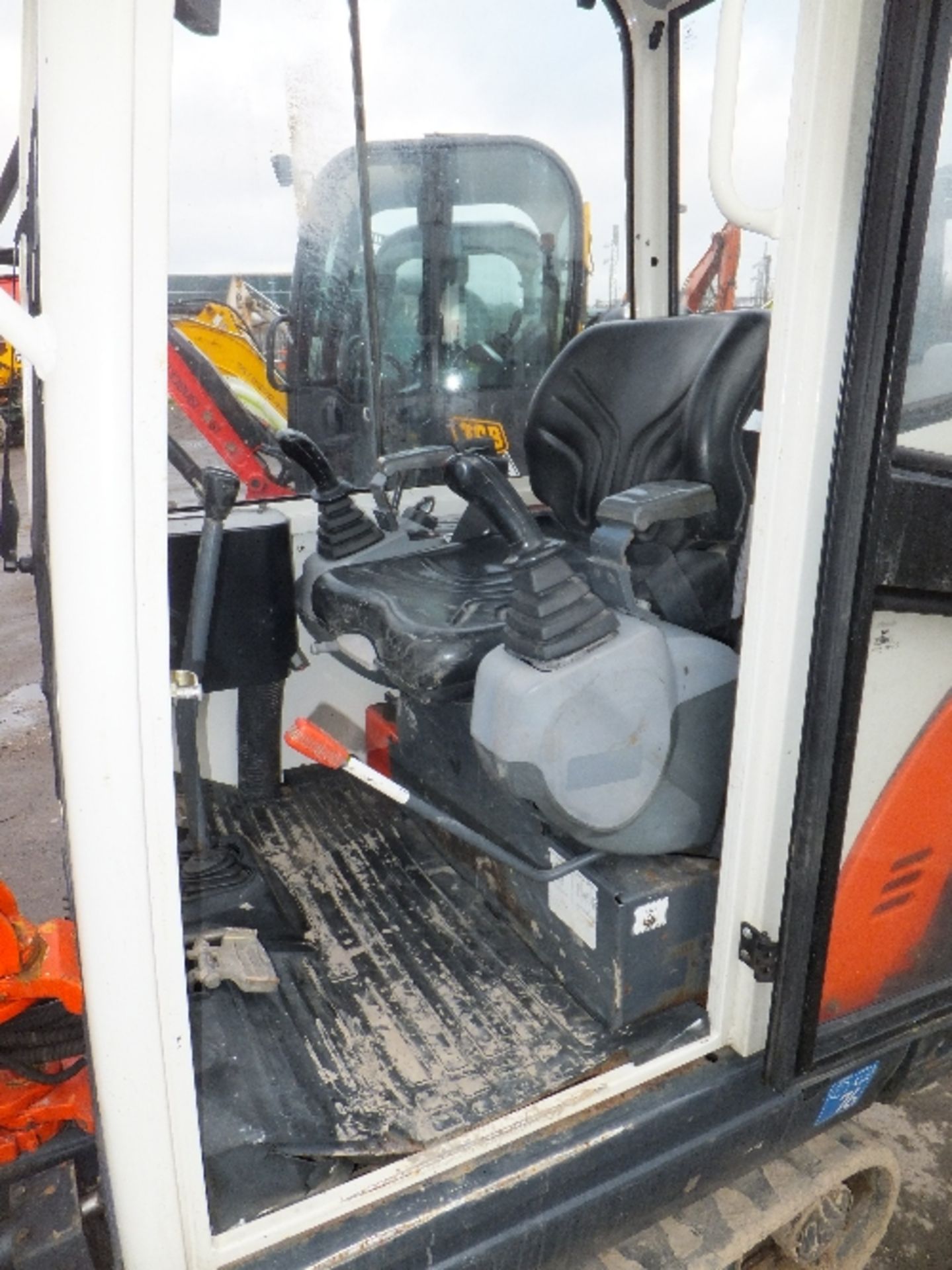 Kubota KX36-3 excavator (believed 2011) Piped, QH, Blade, offset. 960 hrs No plate, RDd, 1 - Image 5 of 7