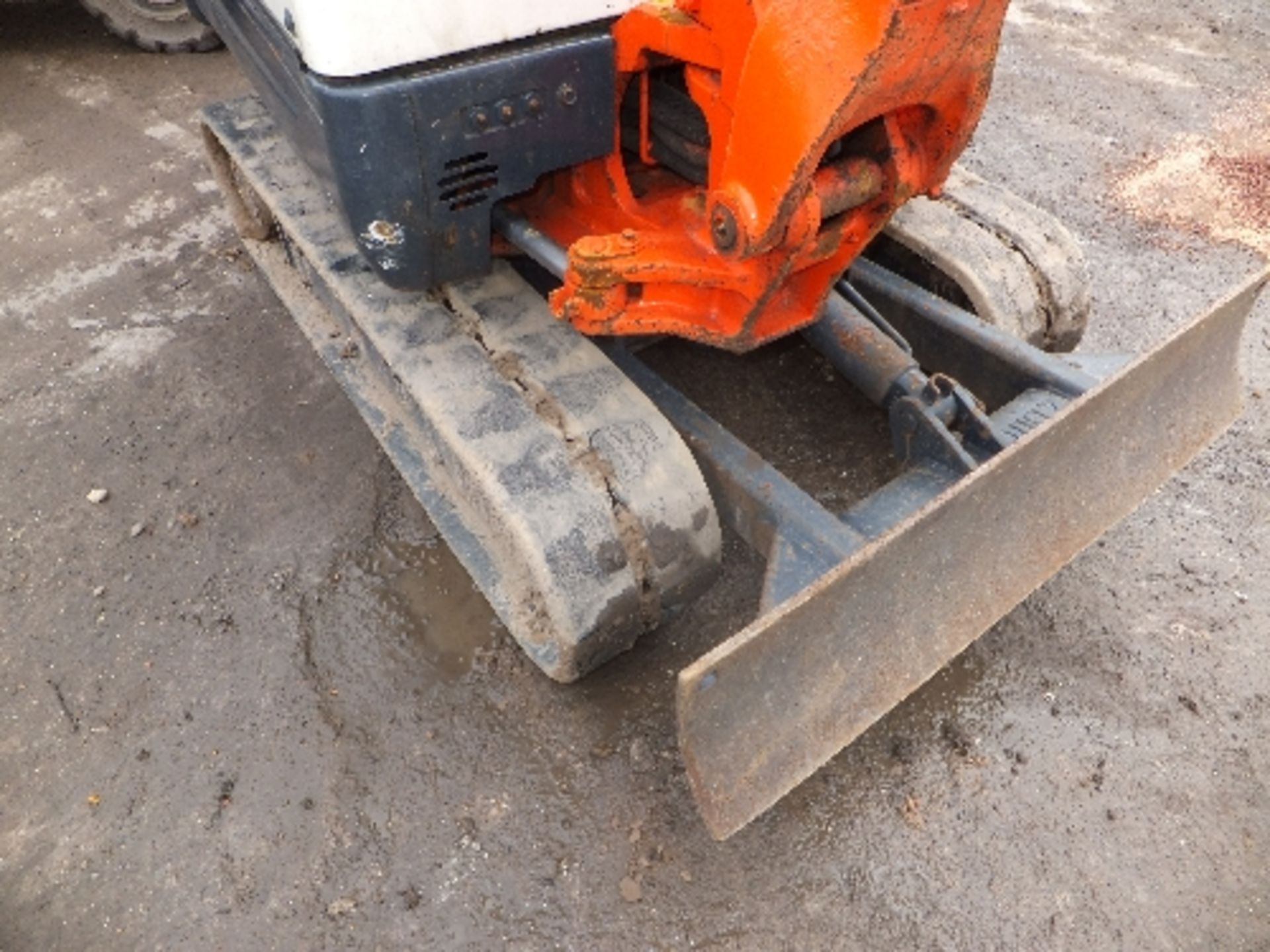 Kubota KX36-3 excavator (believed 2011) Piped, QH, Blade, offset. 960 hrs No plate, RDd, 1 - Image 2 of 7