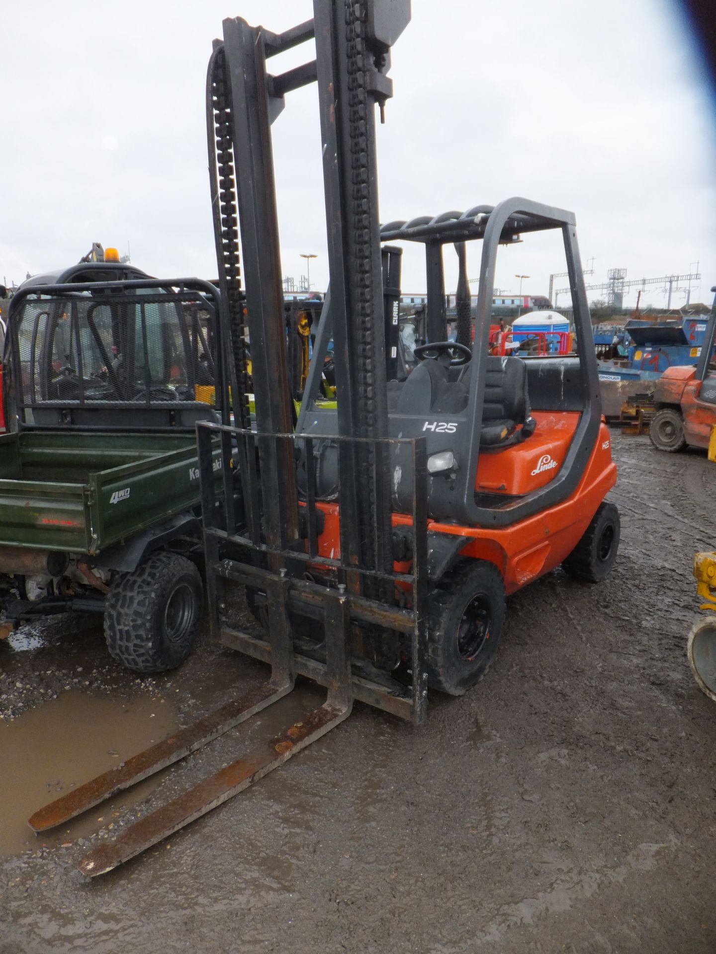 Lansing Linde H25 gas forklift