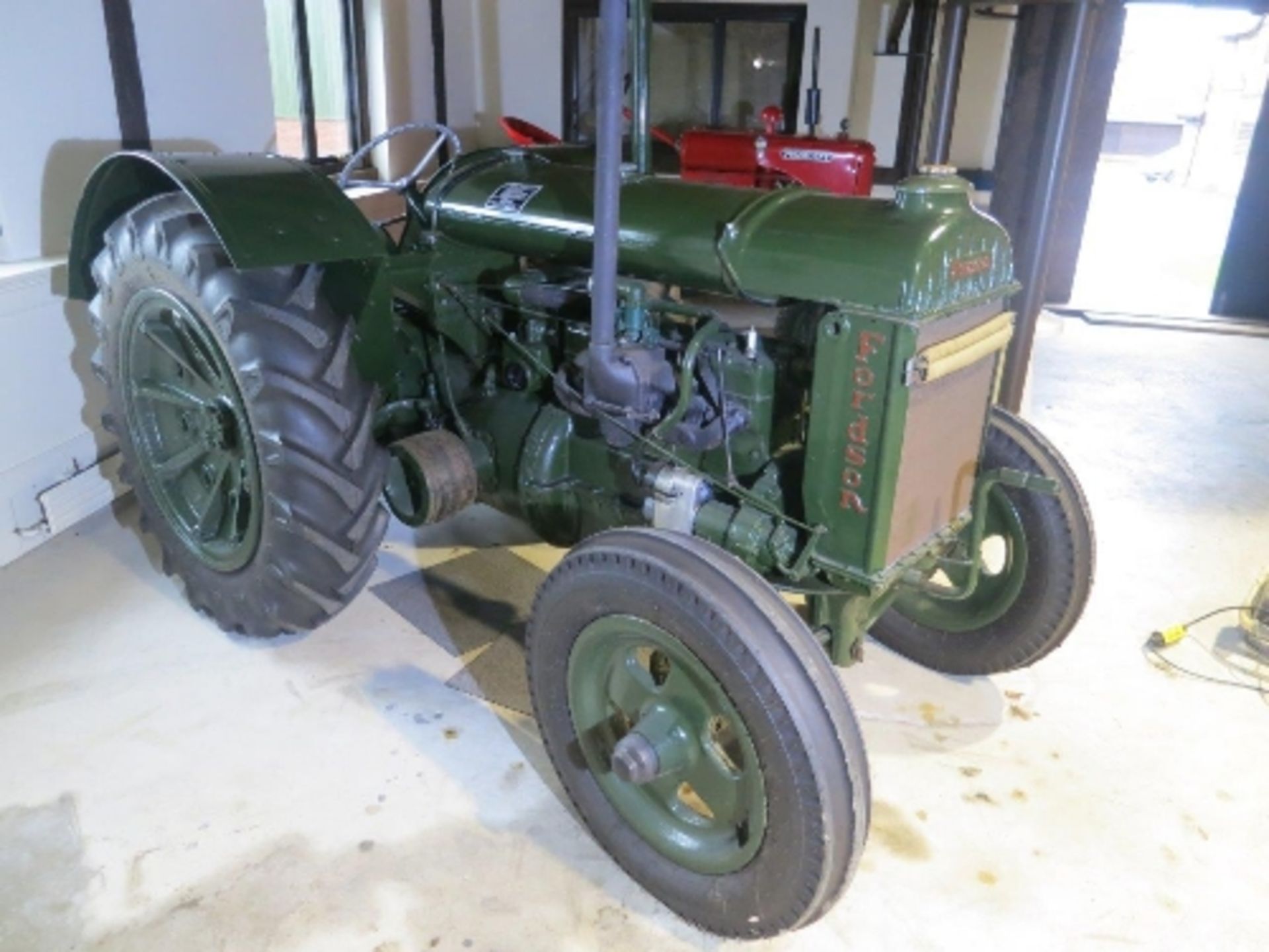 Fordson Standard N 4 cylinder Petrol/TVO Tractor (1941)   Serial Number:  887614 No V5 - Image 2 of 3