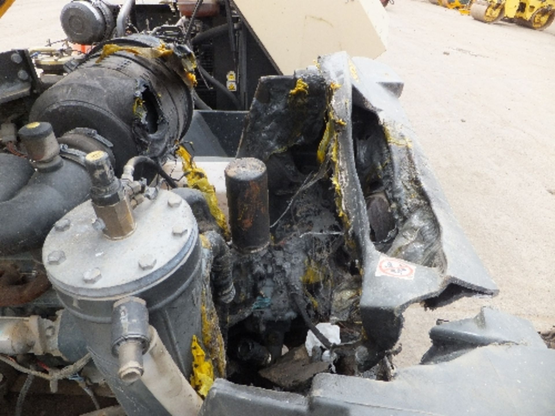 Atlas copco XAS67 compressor - fire damaged - Image 3 of 5