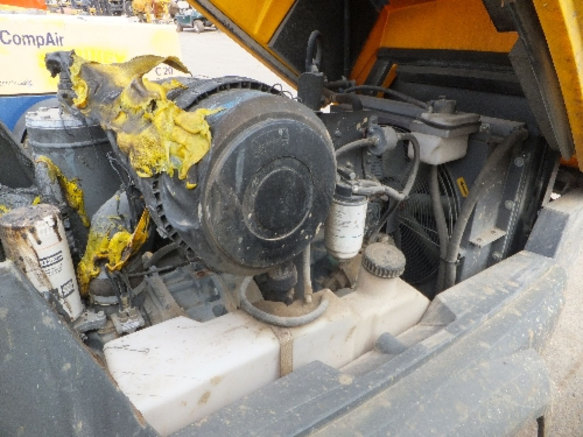 Atlas copco XAS67 compressor - fire damaged - Image 5 of 5