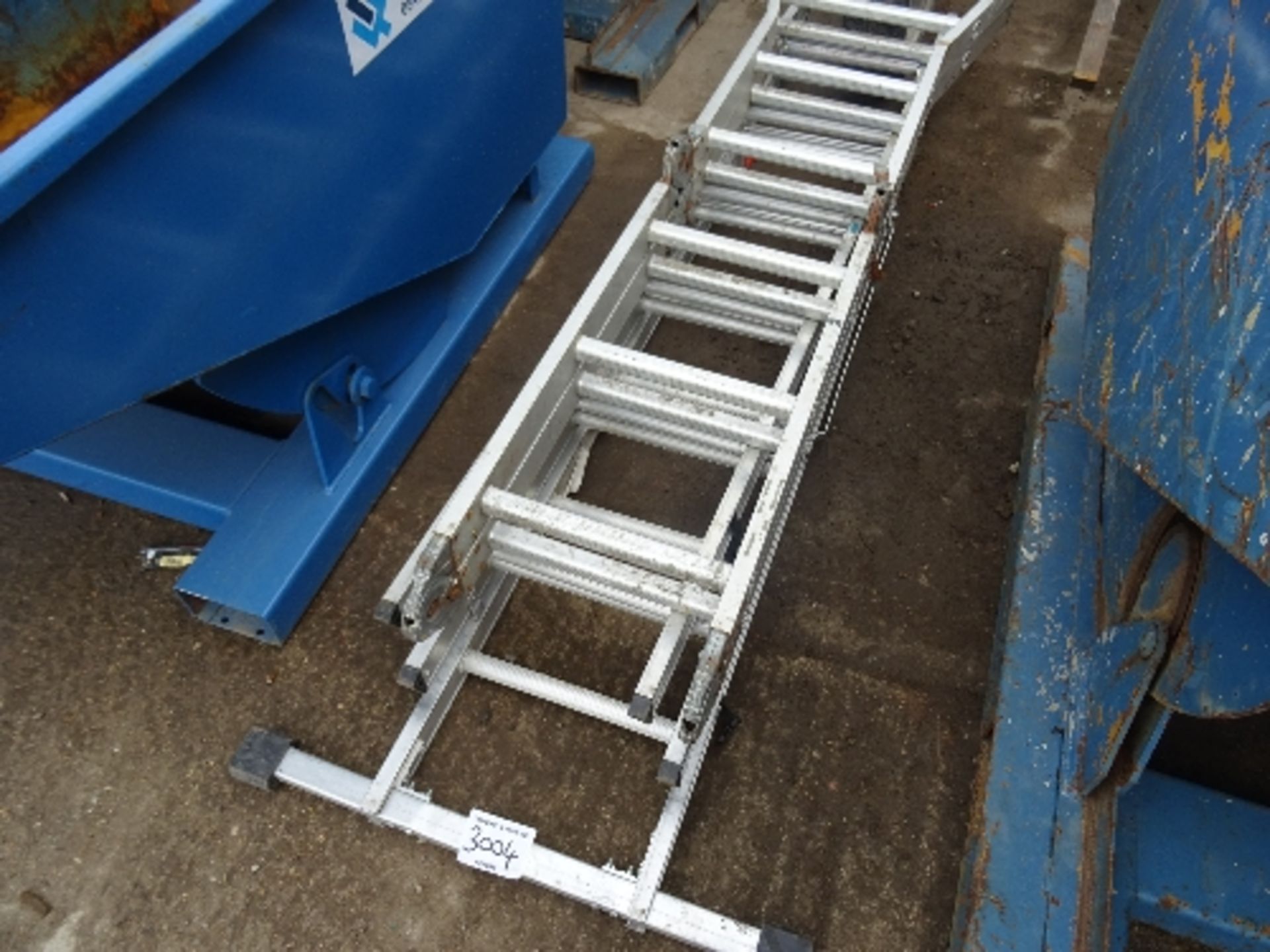 2 aluminium ladders