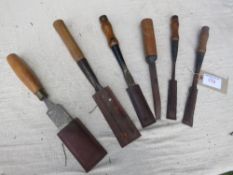 6 no. assorted wood chisels