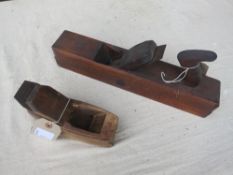 2 no. Wooden levelling planes - 1 large/1small