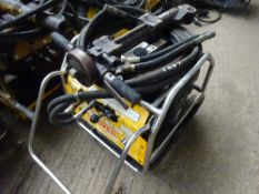 JCb power pack with hydraulic hammer