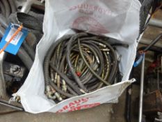 Quantity of hydraulic hoses in bag