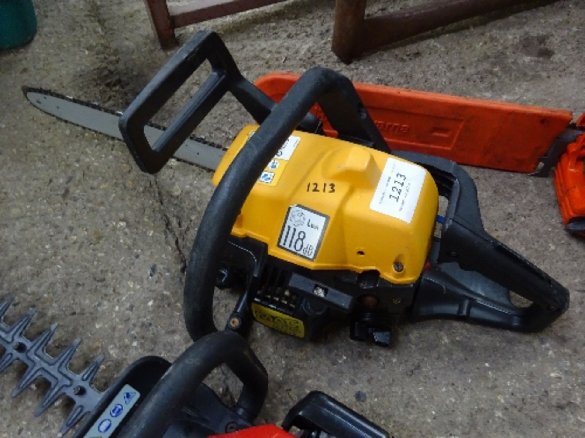 McCulloch Mac335 petrol chain saw