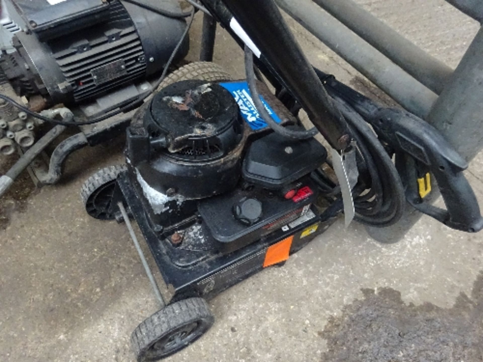 Petrol pressure washer