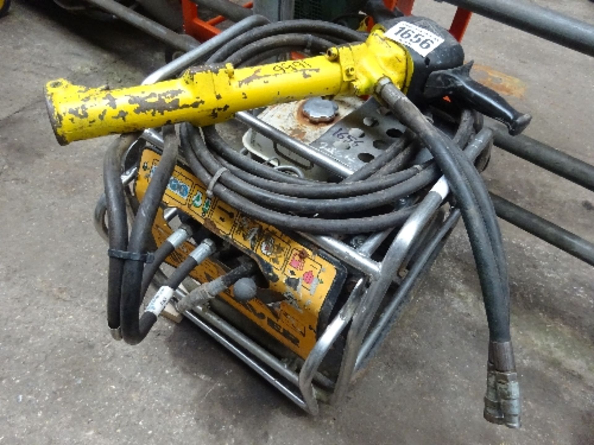 JCB Beaver power pack with breaker