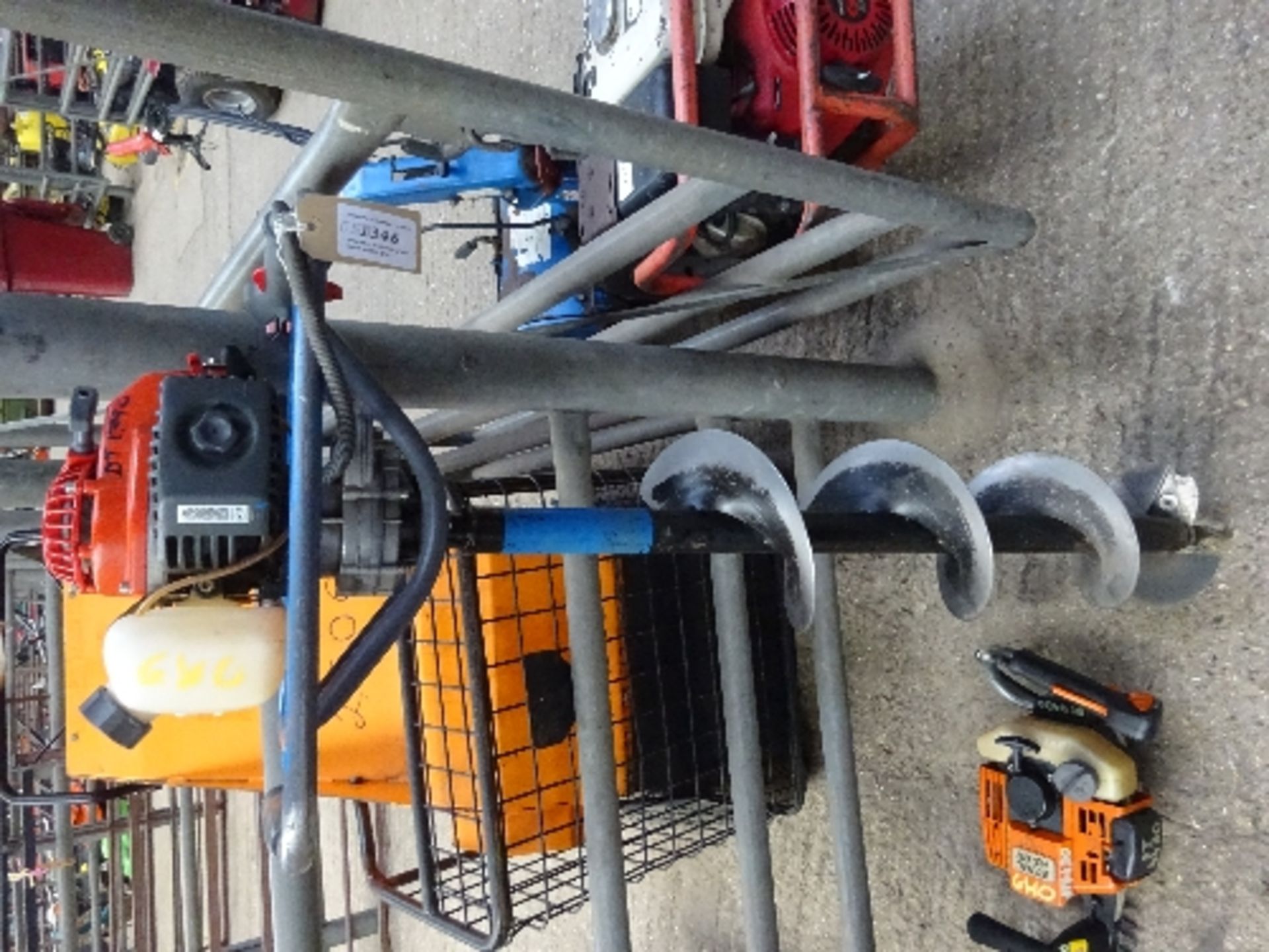 One man 2 stroke post hold auger gwo