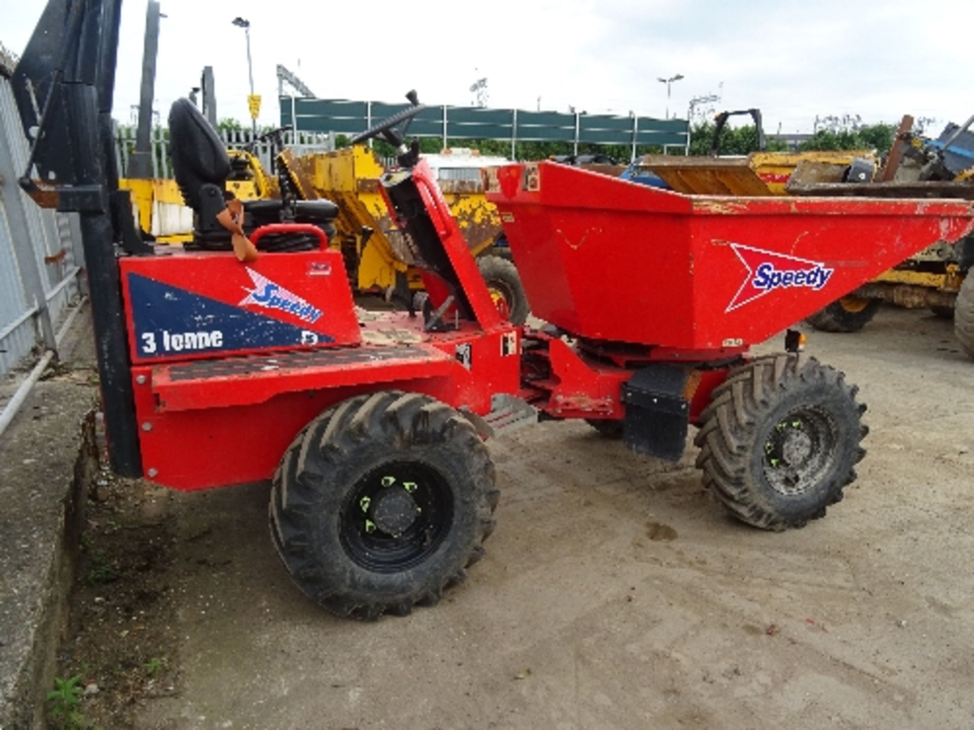 Thwaites 3 tonne swivel dumper (2014) 562 hrs RDT MA0391912 - Image 2 of 5