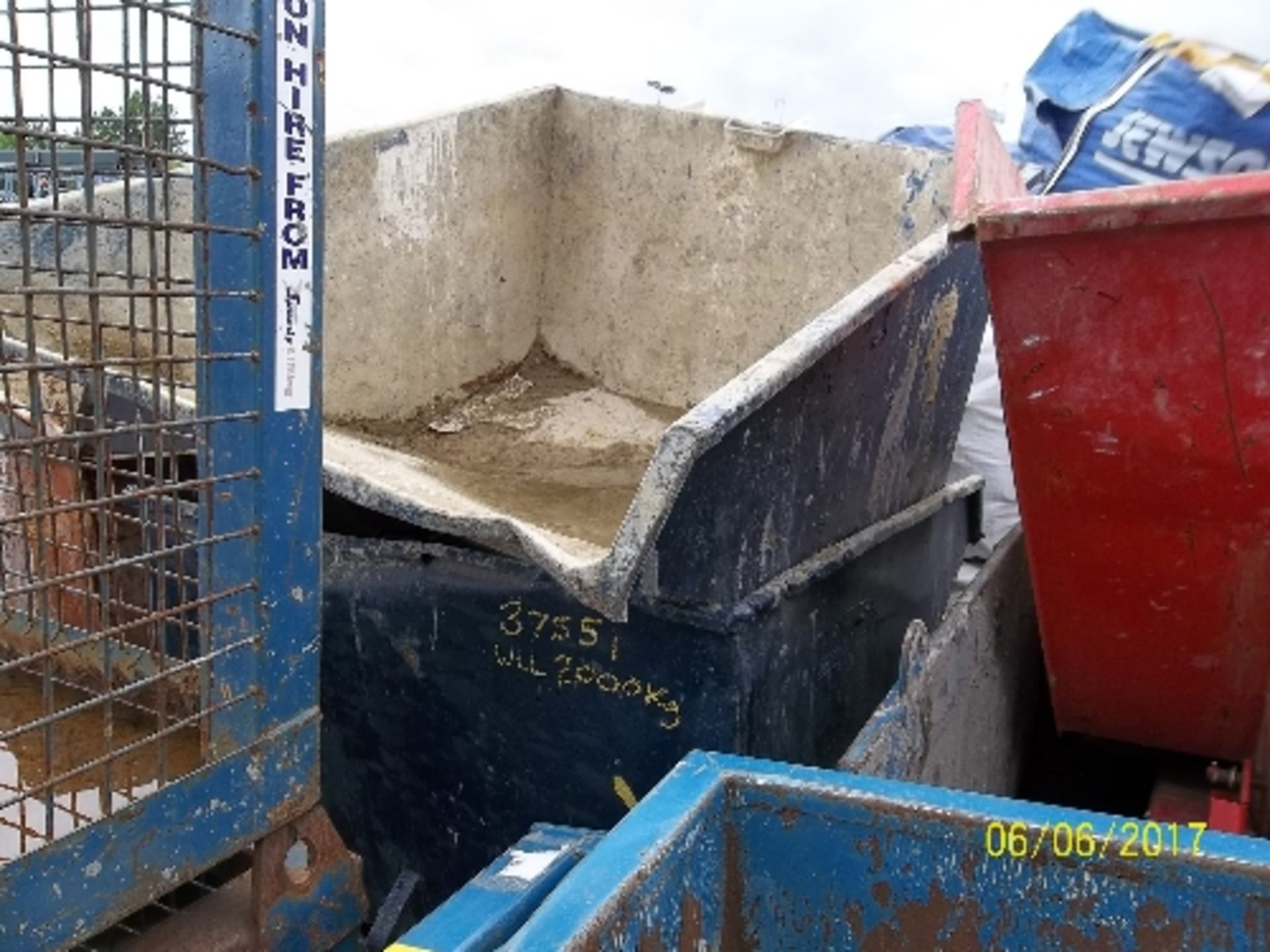2 tipping skips