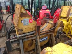 Hydraulic excavator rail cropper