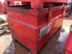 Western 2000 litre Transcube tank This lot is sold on instruction of Speedy