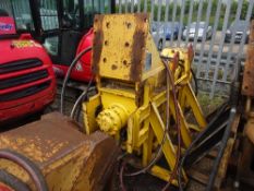 Hydraulic excavator rail cropper