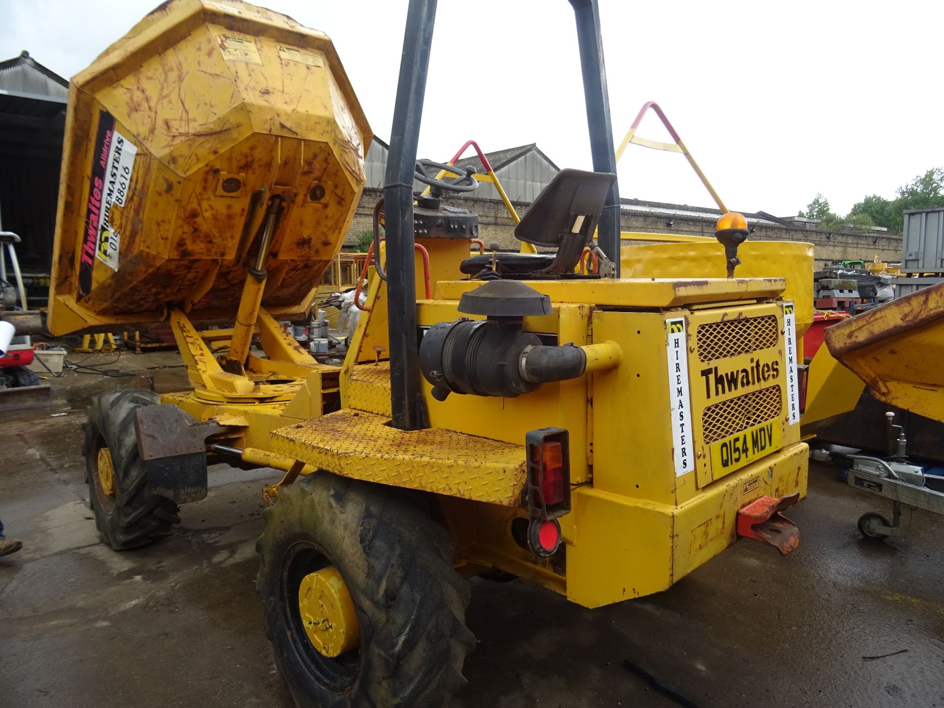 Thwaites 5 tonne swivel skip dumper (1999) - Image 2 of 4