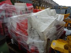 Stillage of water filled plastic barrier