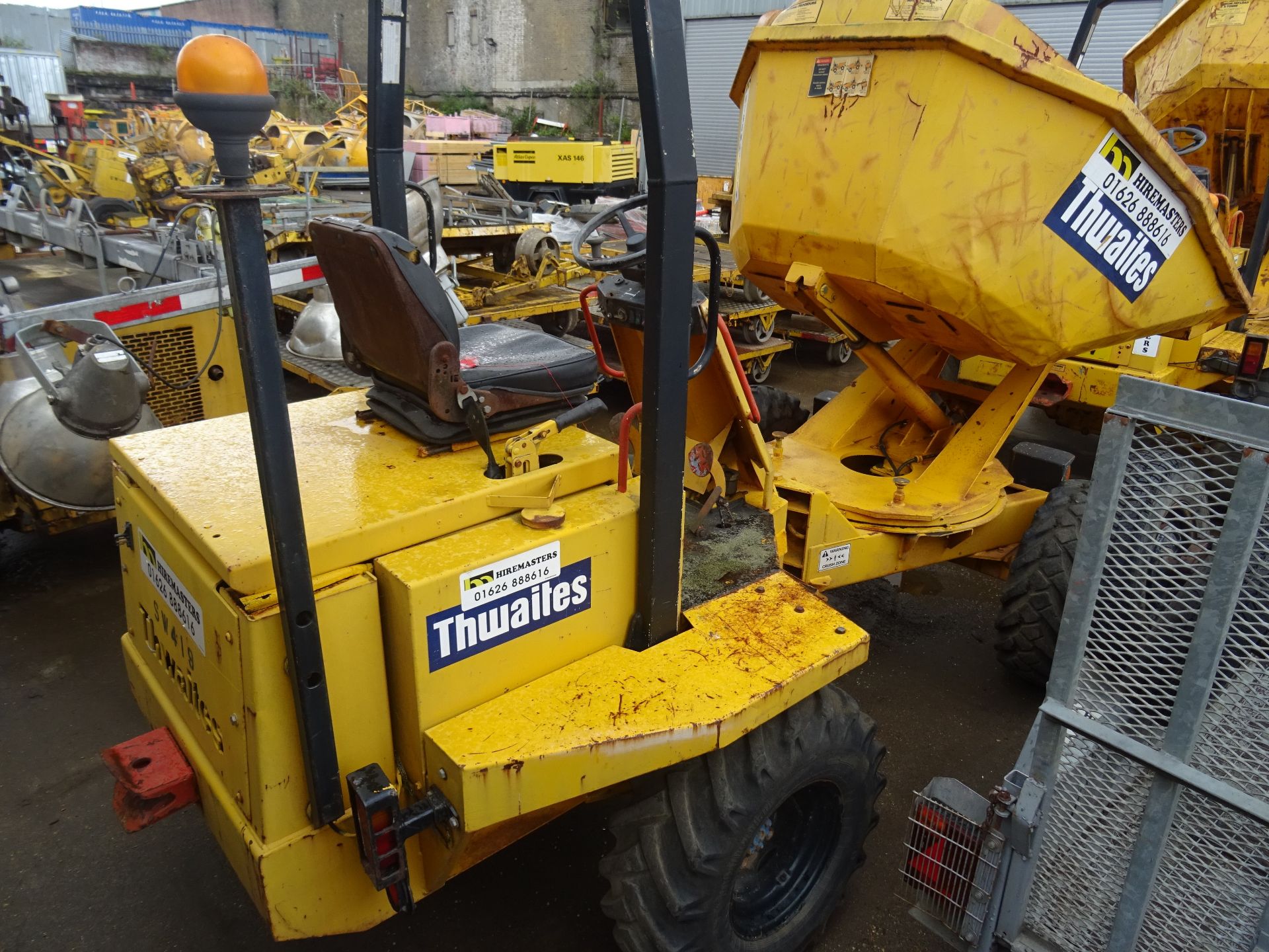 Thwaites 3 tonne swivel skip dumper - Image 3 of 4