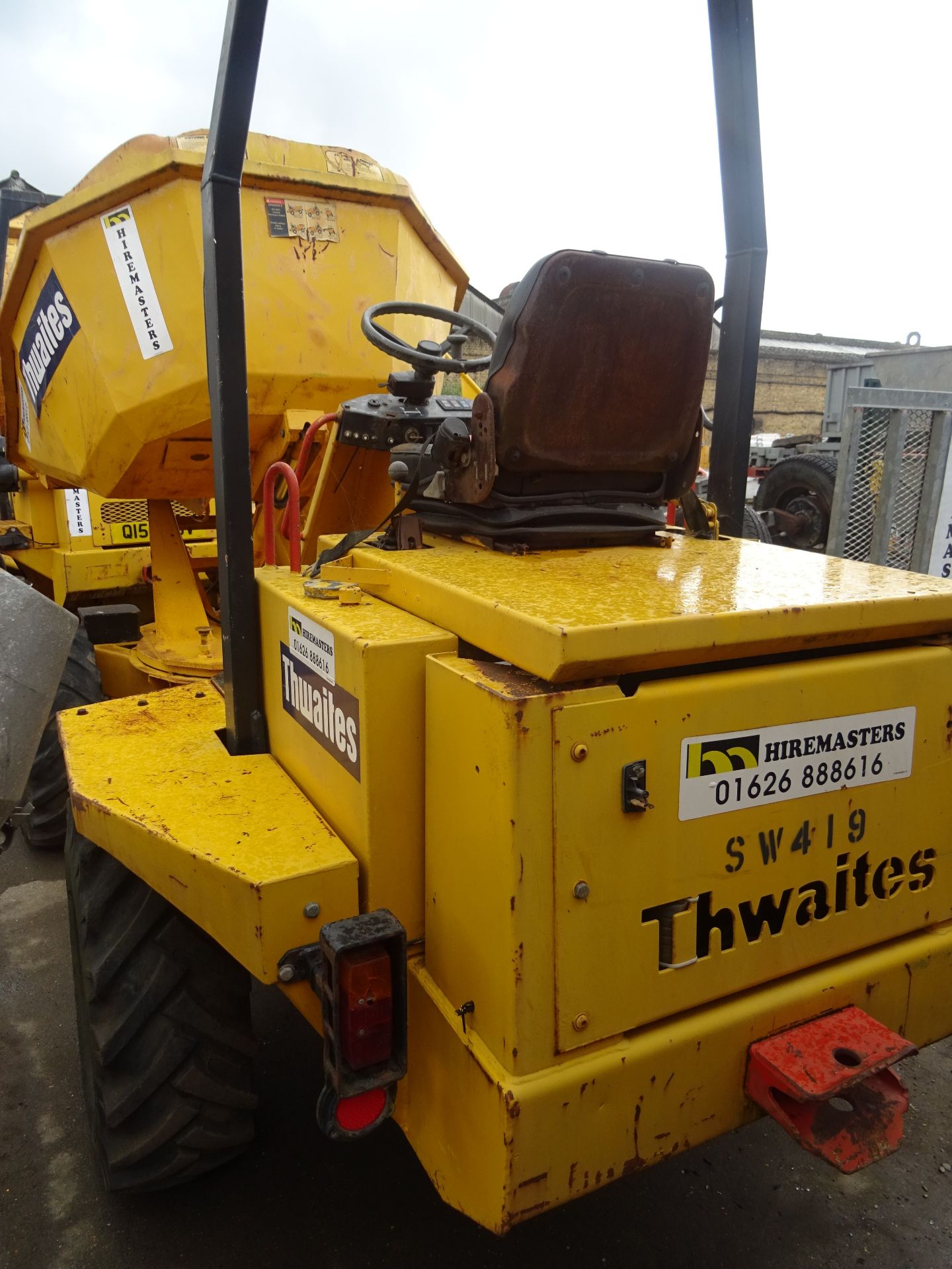 Thwaites 3 tonne swivel skip dumper - Image 2 of 4