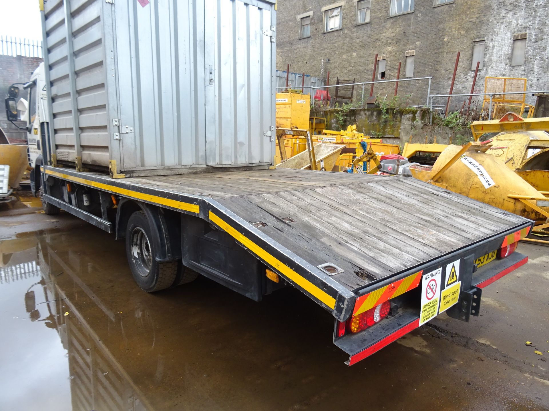 DAF LF45.150 7.5 tonne beavertail plant lorry (2004) Registration No: HY53 AJU Fitted with PM4 - Image 3 of 6