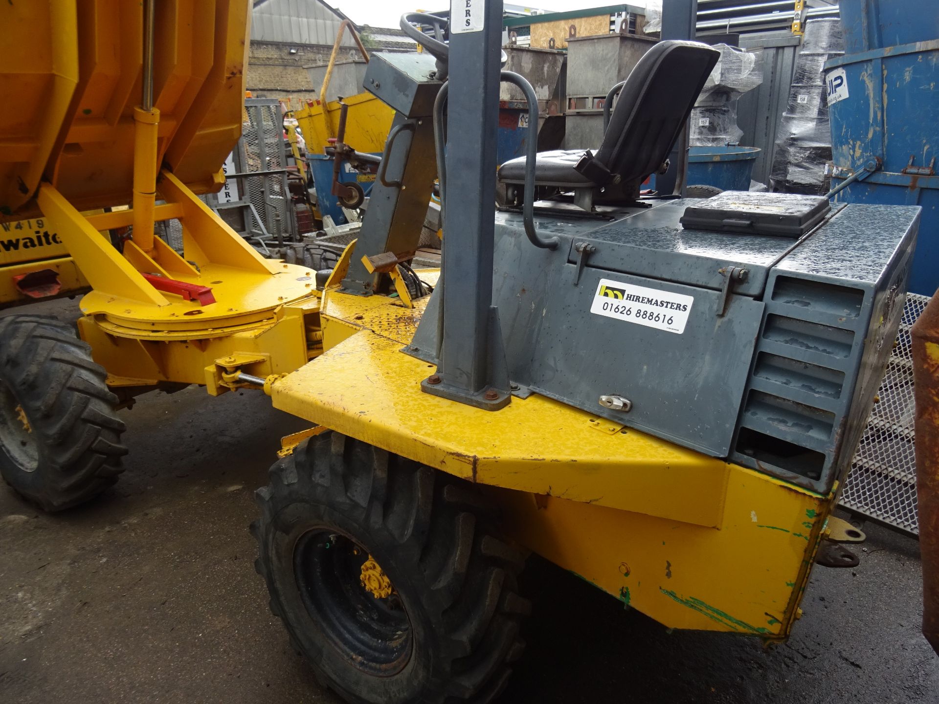 Benford 3 tonne swivel skip dumper (2000) - Image 2 of 4