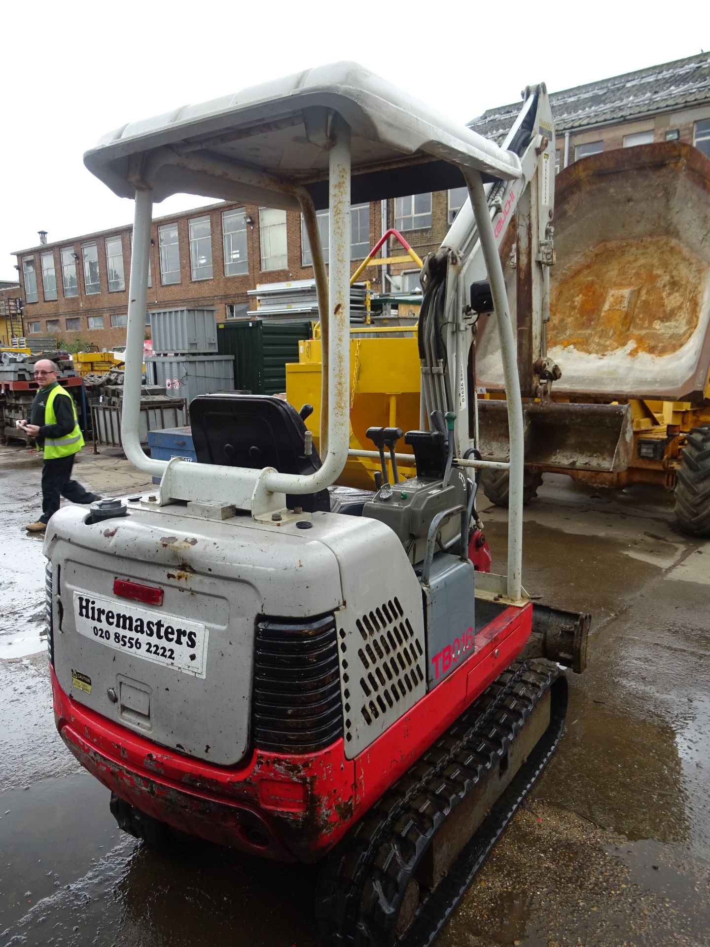 Takeuchi TB016 1.5 tonne excavator (2006) 2128 hrs - Image 2 of 6