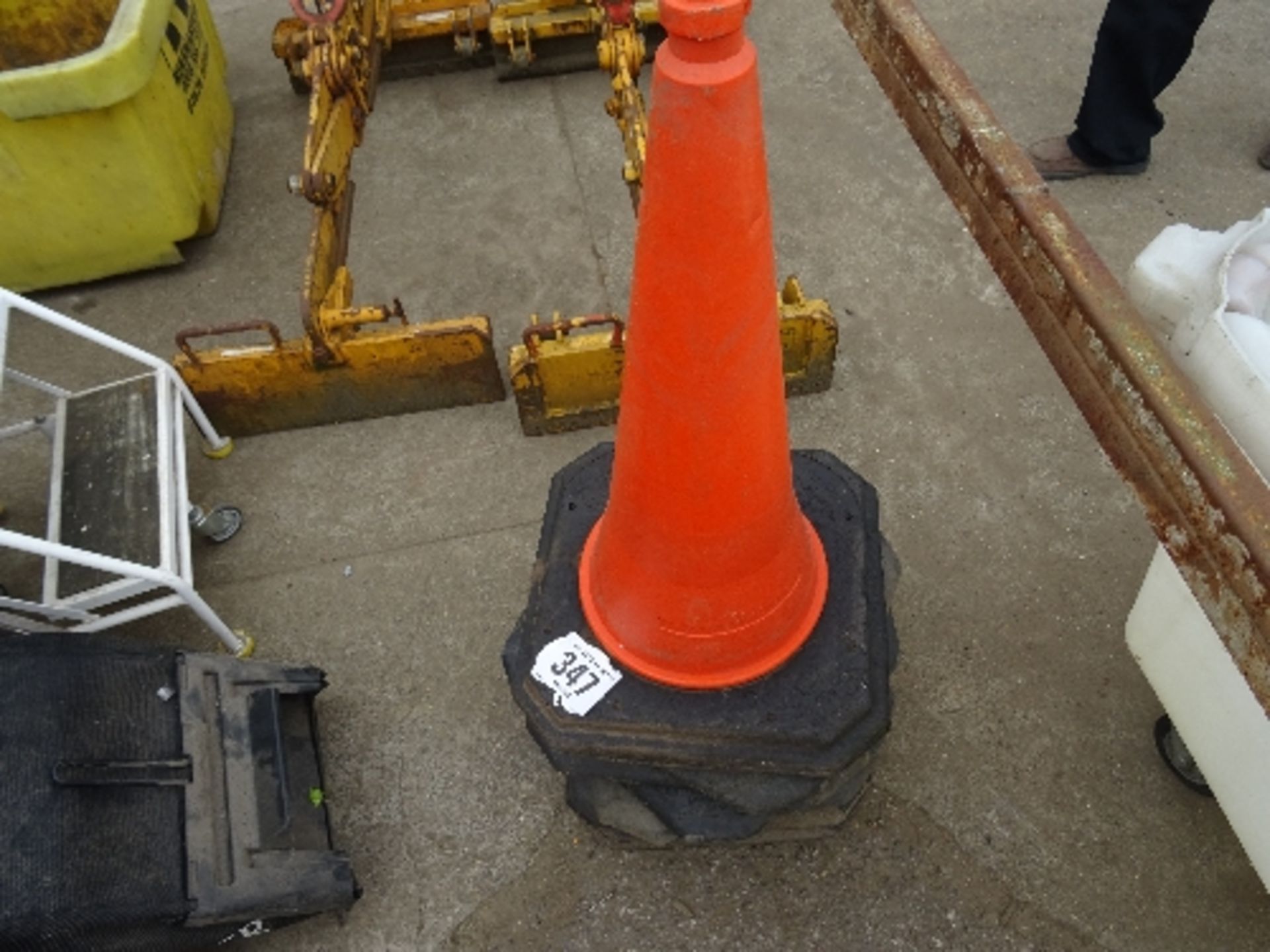 8 road cones