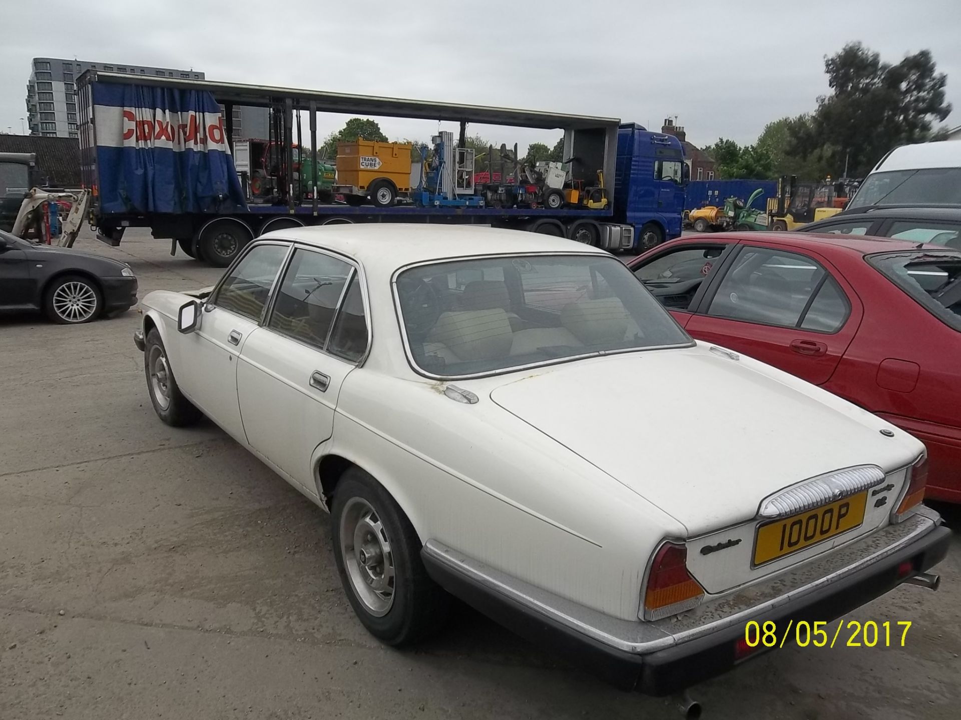 Daimler 4.2 Sovereign - 100 OP Date of registration: 01.01.1980 4235cc, petrol, automatic, white - Image 4 of 4