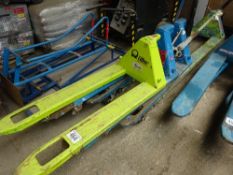 4 pallet trucks