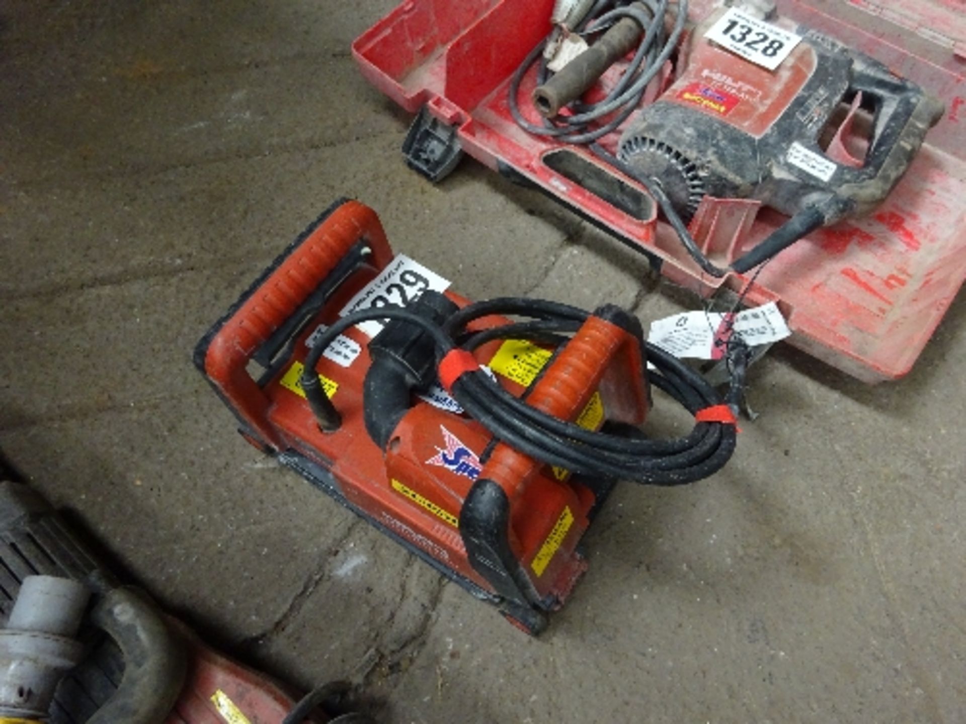 Hilti DCSE19 wall chaser