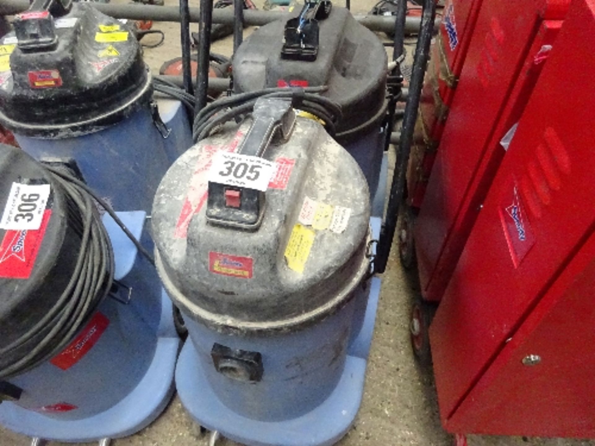 2 vacuums 110v