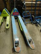 3 Long pallet trucks