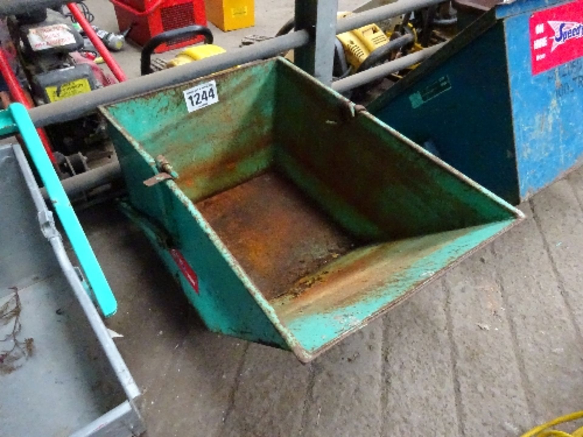 Mini concrete skip