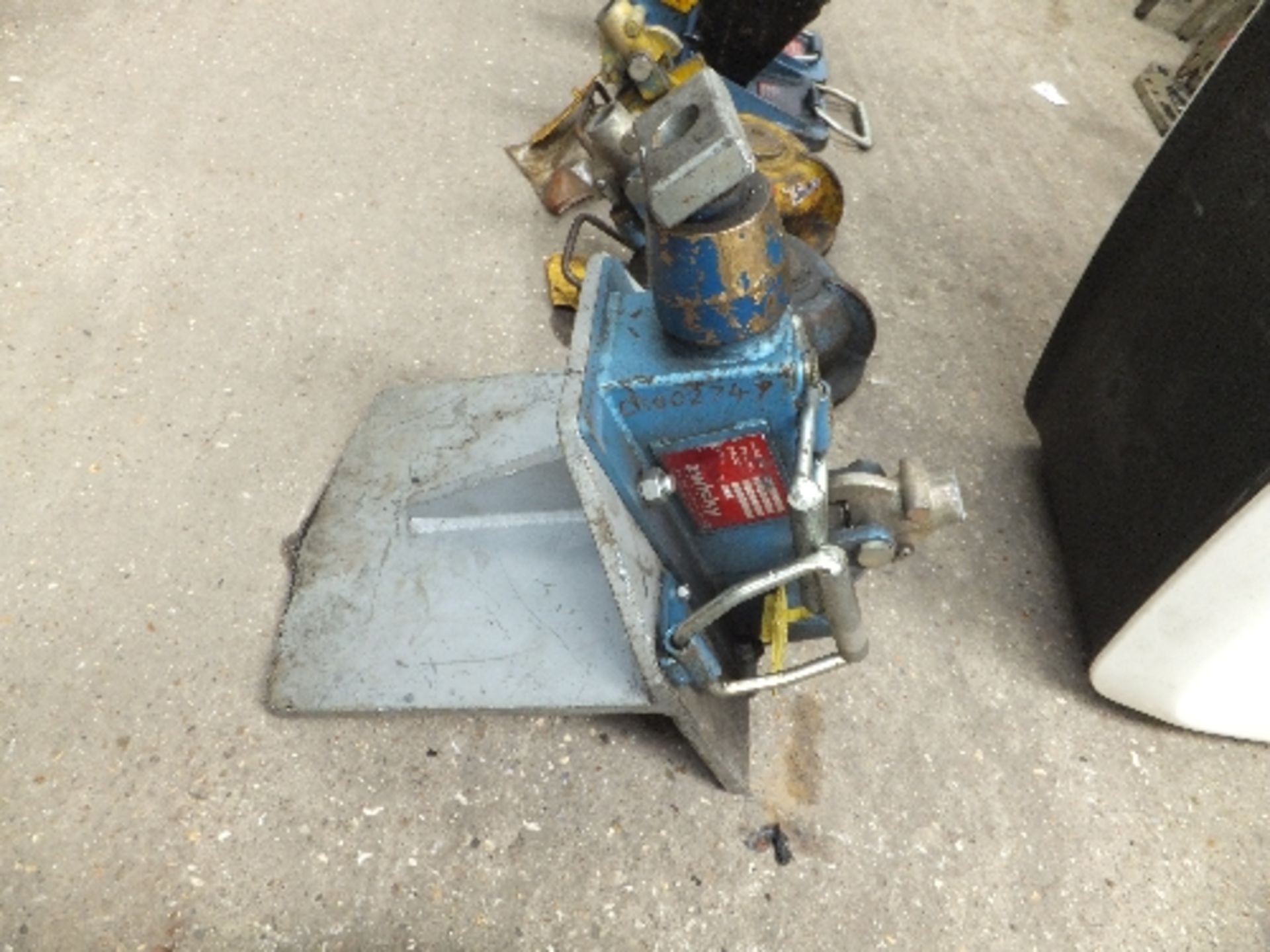 Kehhi 8 tonne track alignment jack