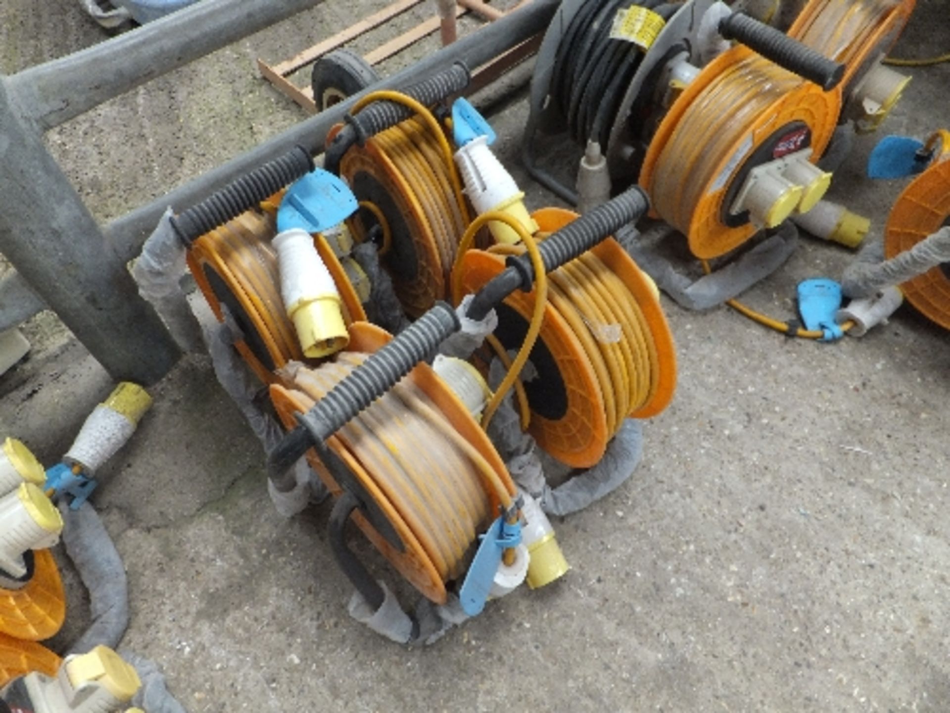 4 no 110v extension reels