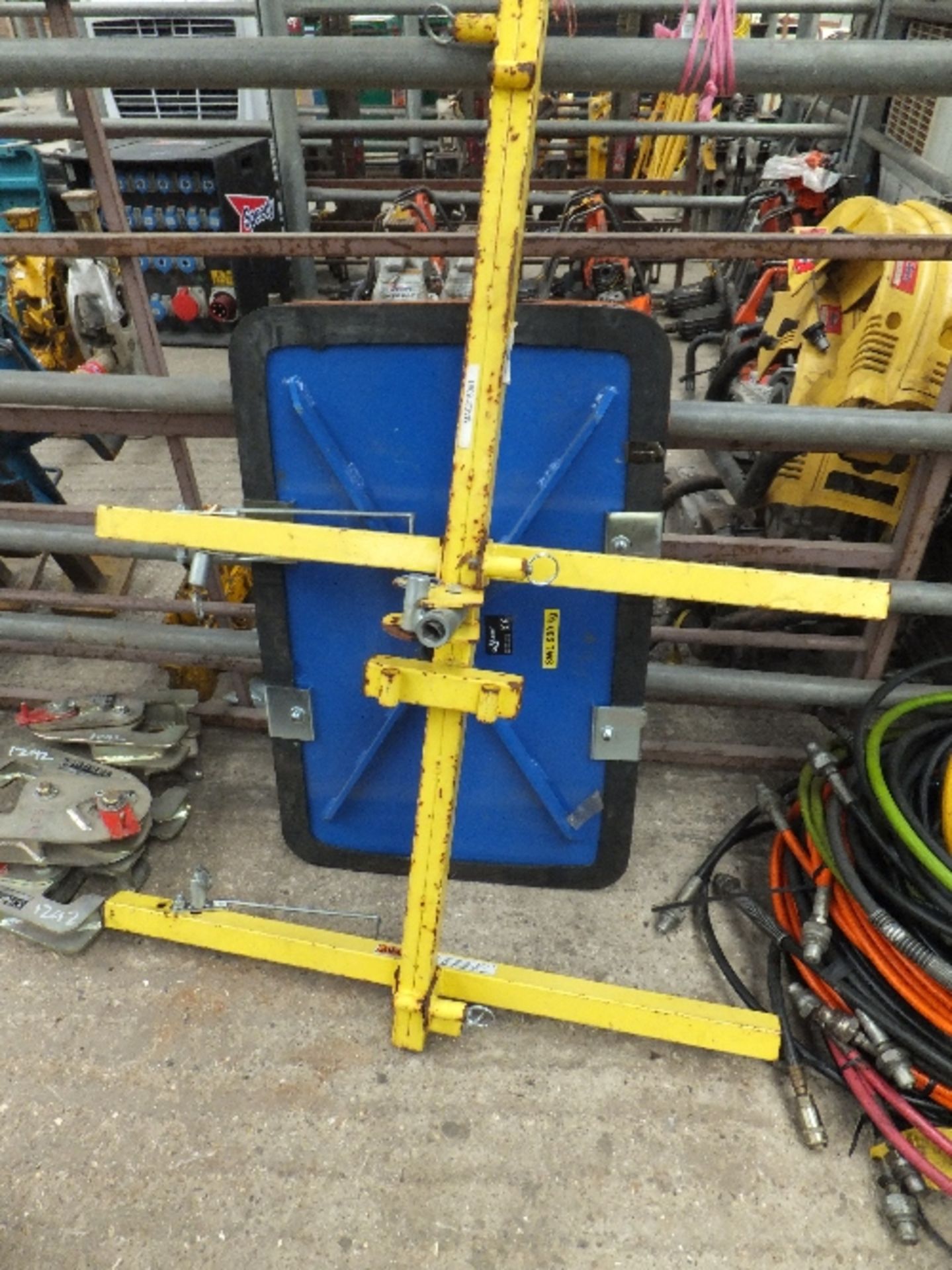 Lifting equipment