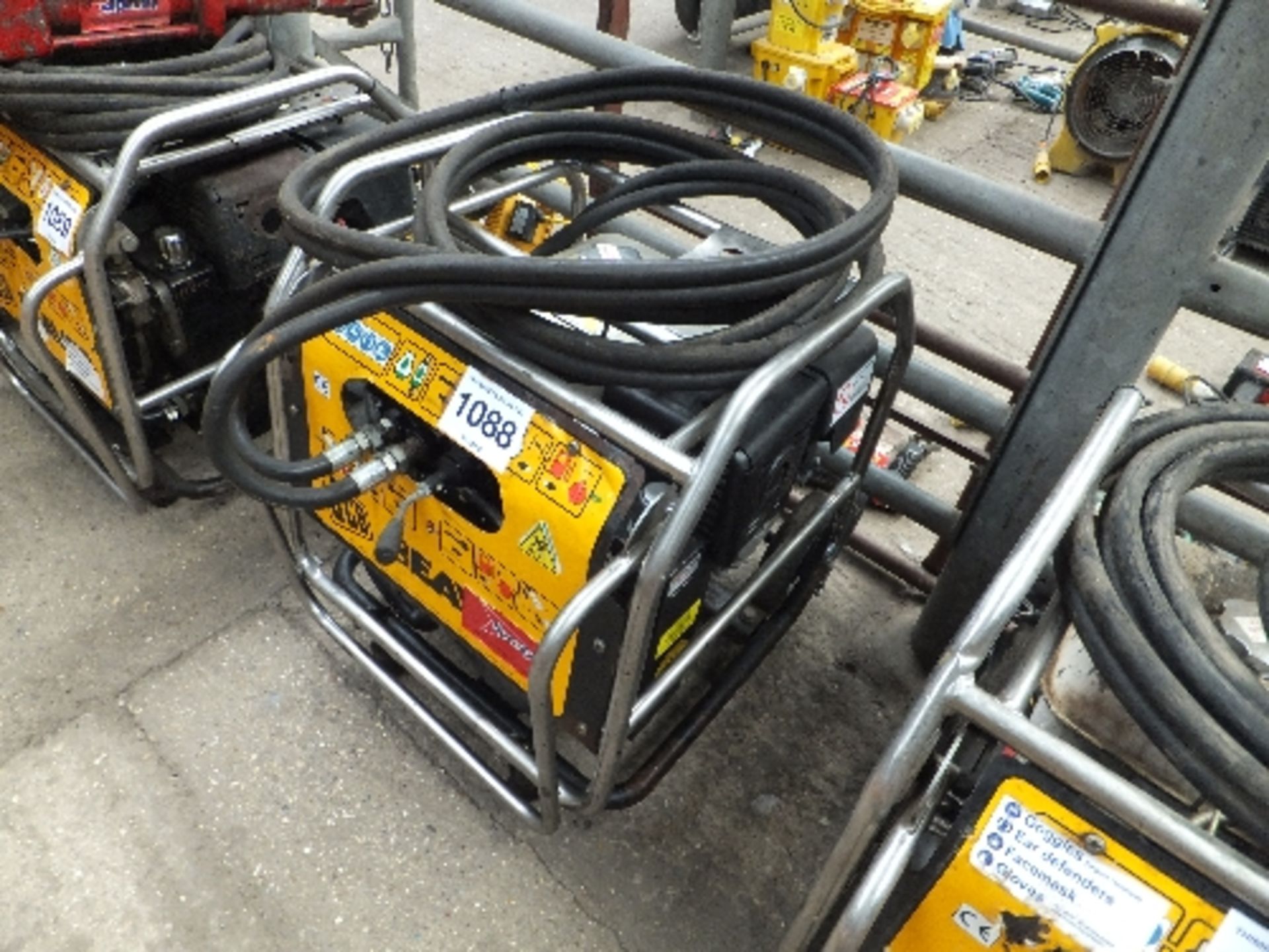 JCB power pack and hose