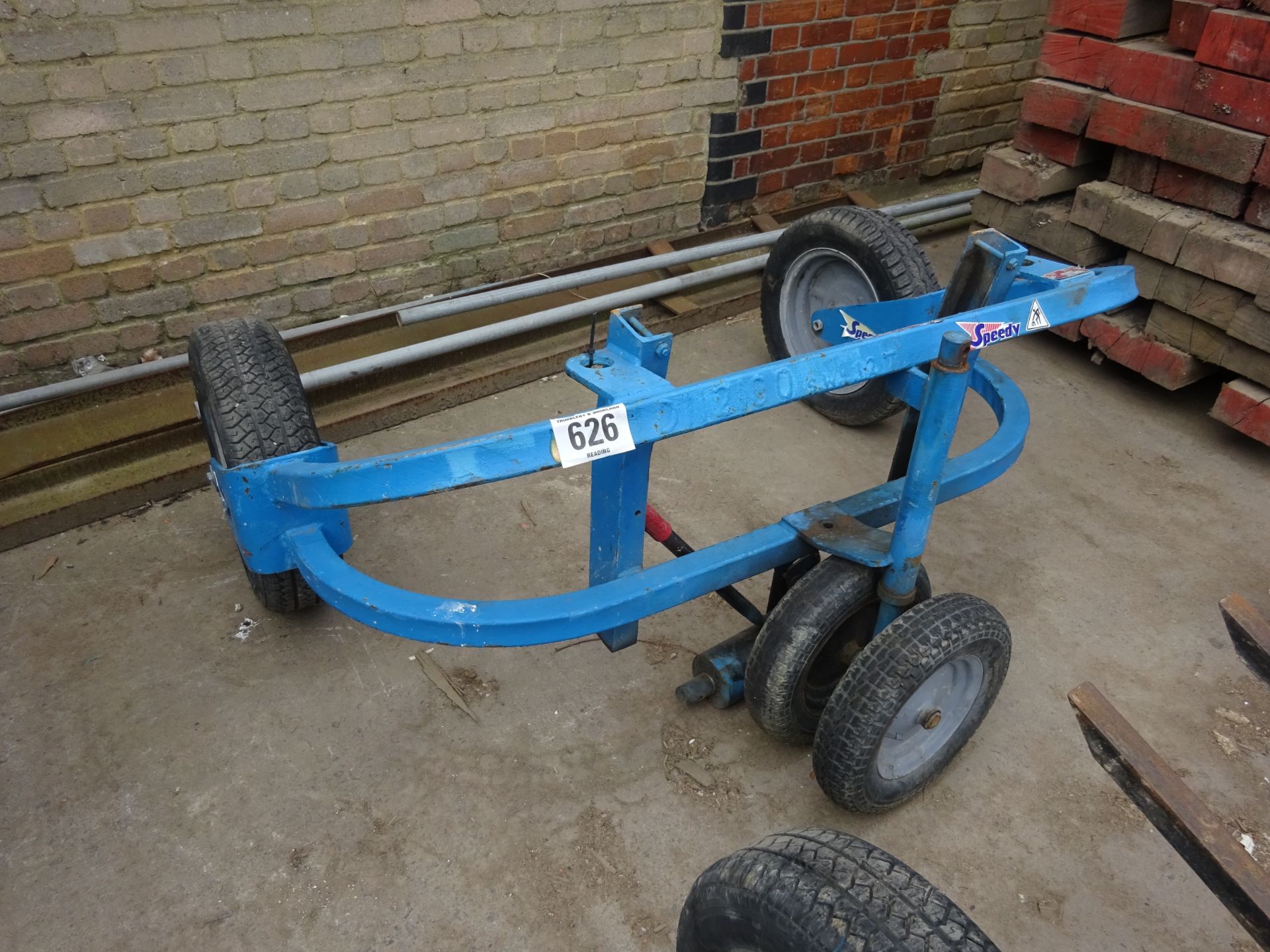 Rough terrain pallet truck