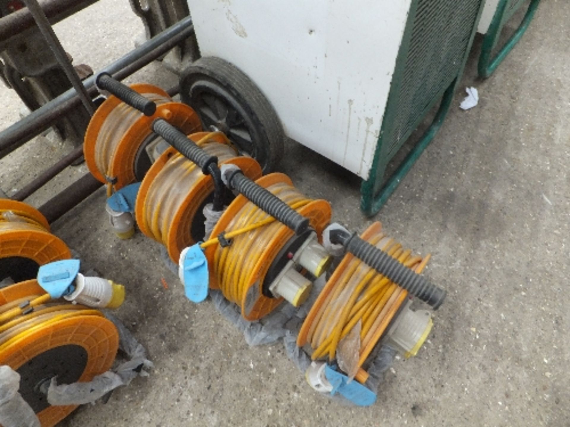 4 no 110v extension reels