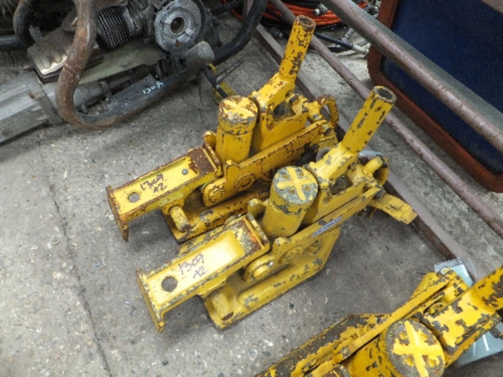 2 Guismar 7 tonne slewing jacks