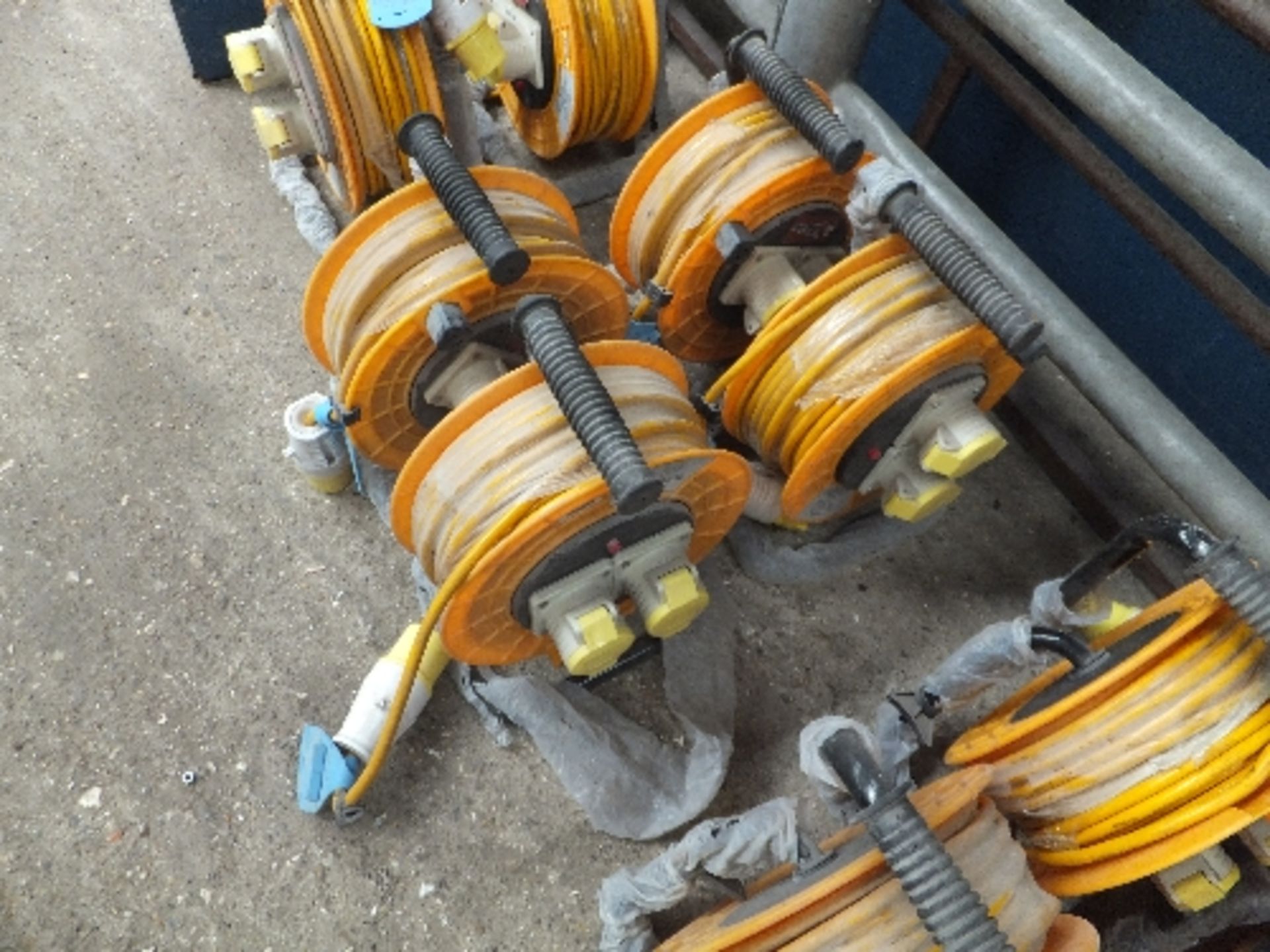 4 no 110v extension reels