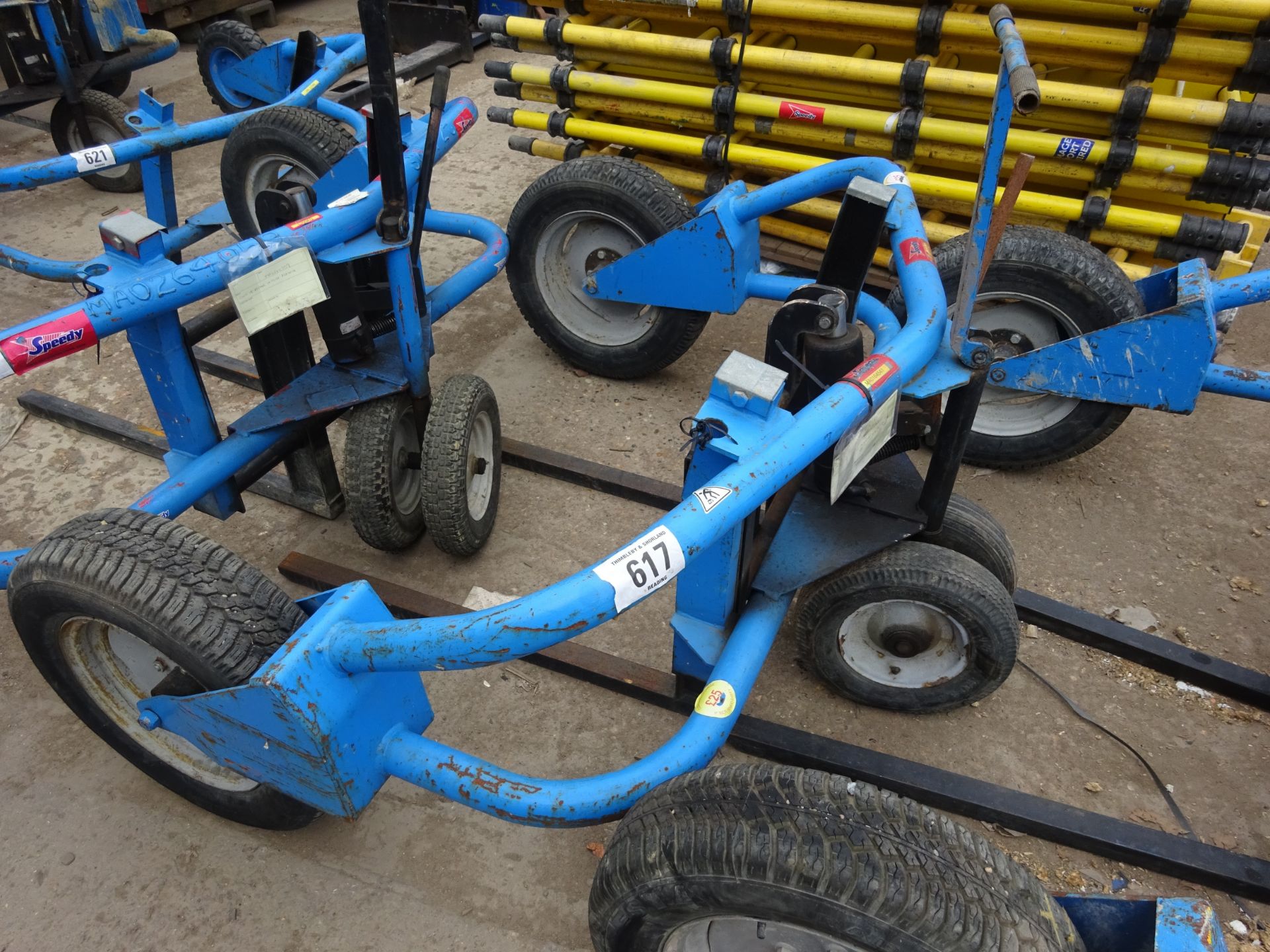 Rough terrain pallet truck