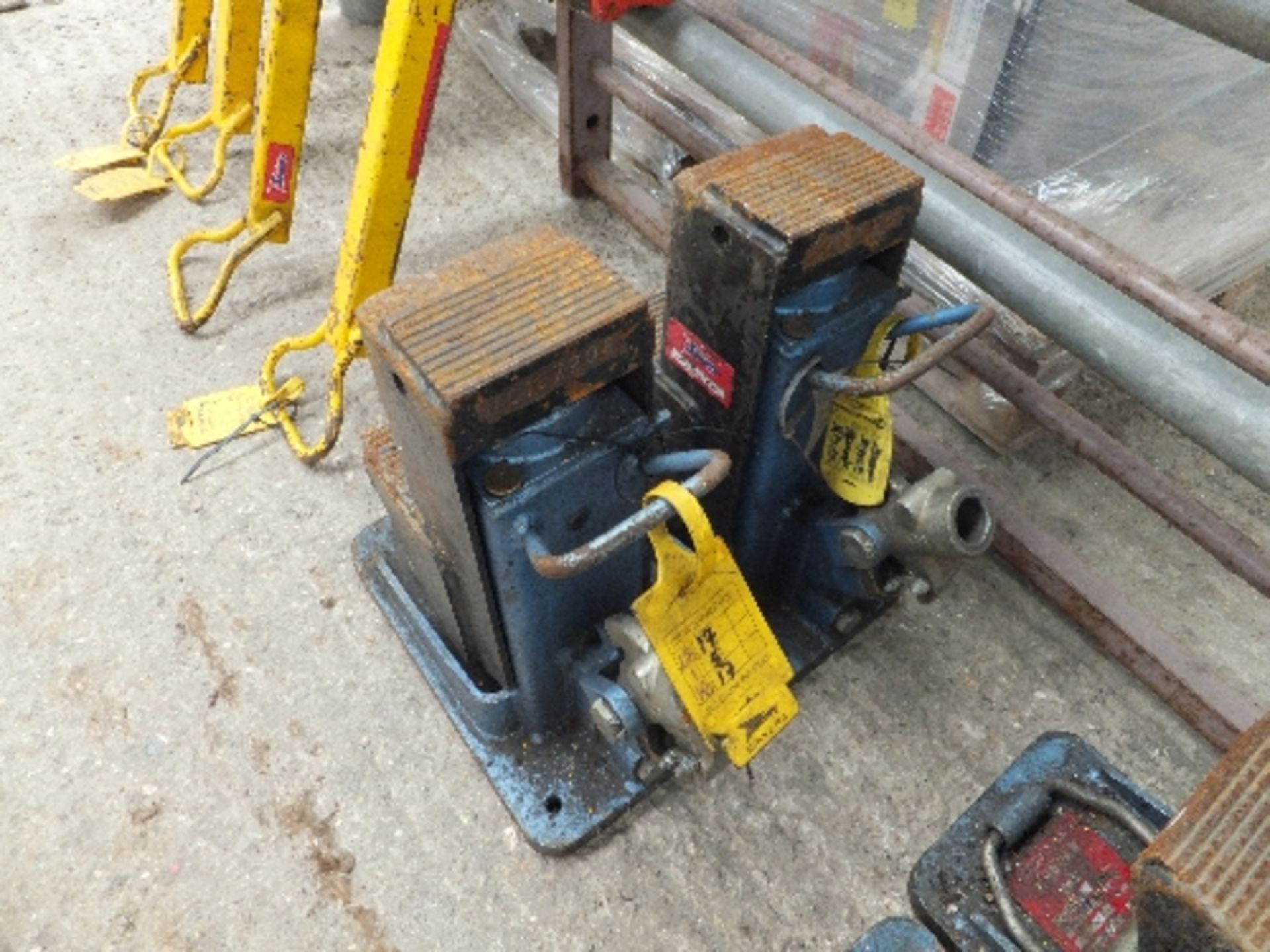 2 Kenhi 20 tonne crossing jacks