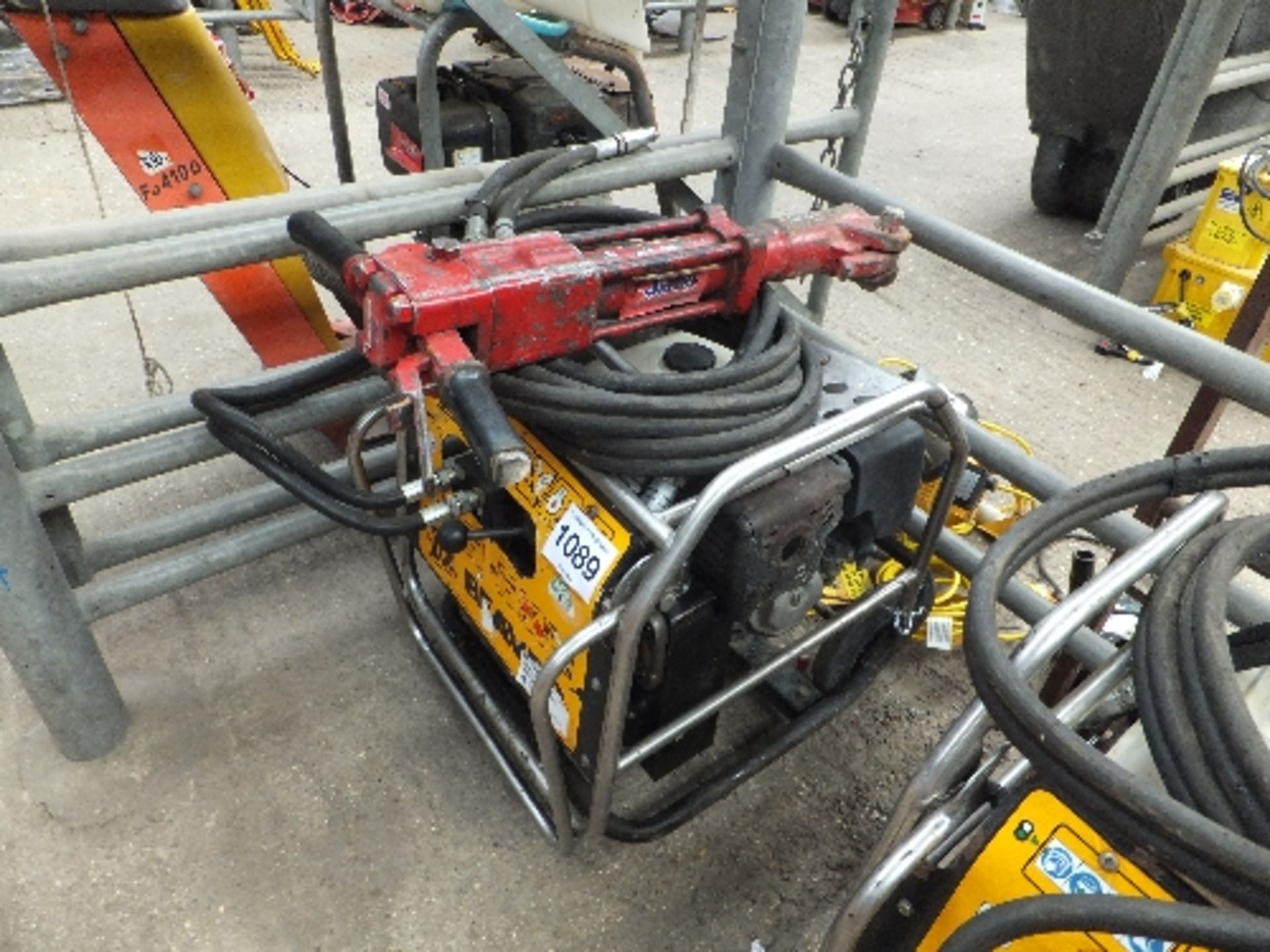 JCB power pack and hose and gun