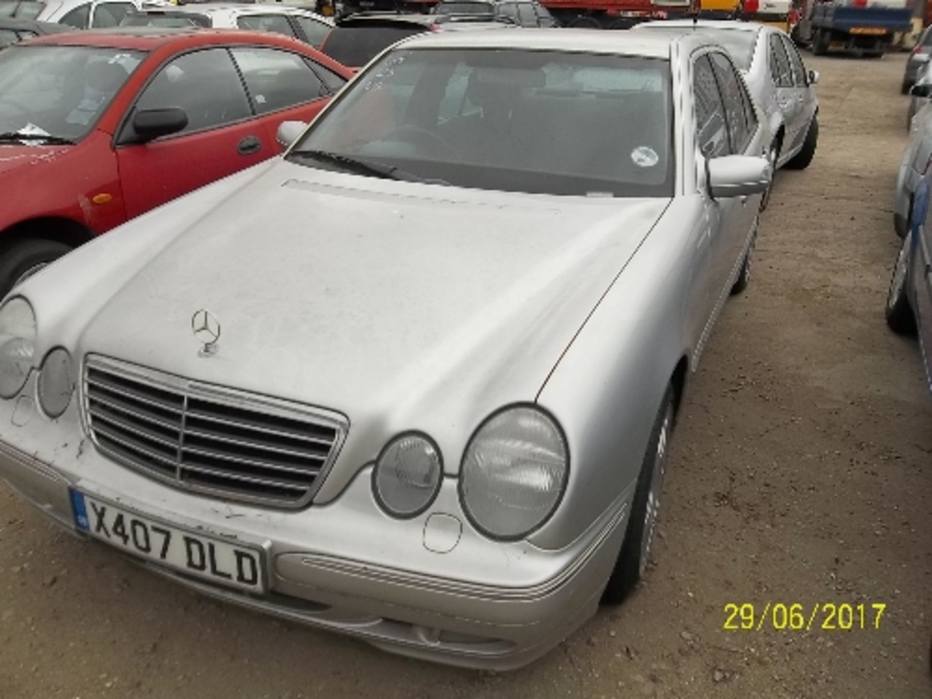 Mercedes E320 CDI Avantgarde - X407 DLD Date of registration: 19.10.2000 3226cc, diesel, 5 speed - Image 2 of 4