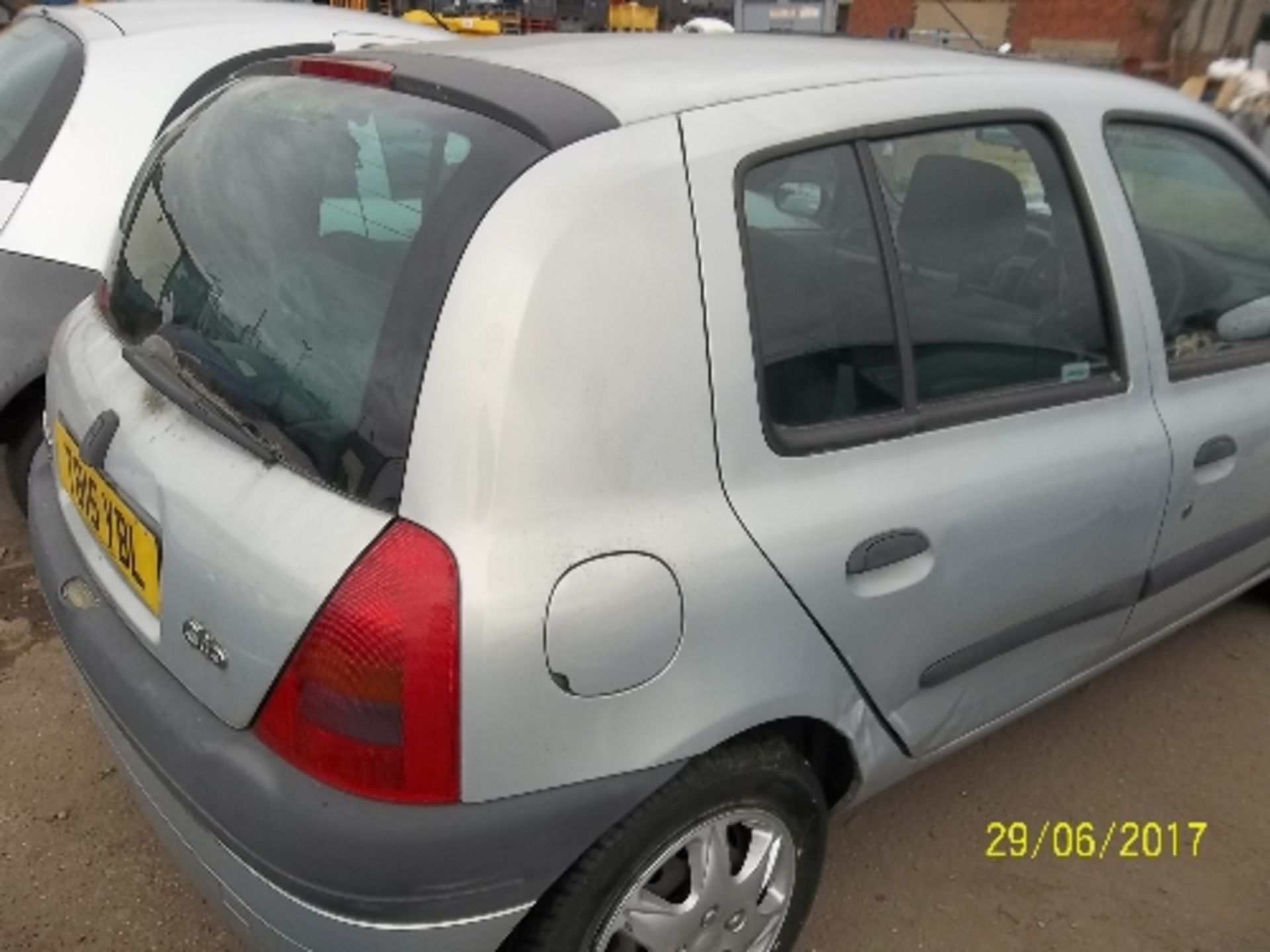 Renault Clio Grande RN - T815 YBL Date of registration: 17.04.1999 1149cc, petrol, manual, grey - Image 3 of 4