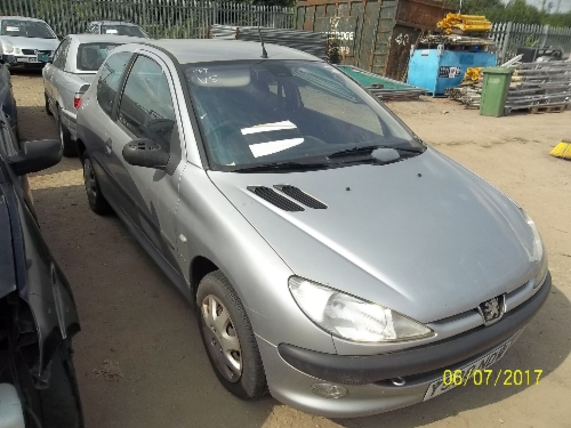 Peugeot 206 GLX - Y598 NDW Date of registration: 27.07.2001 1360cc, petrol, manual, silver - Image 2 of 4