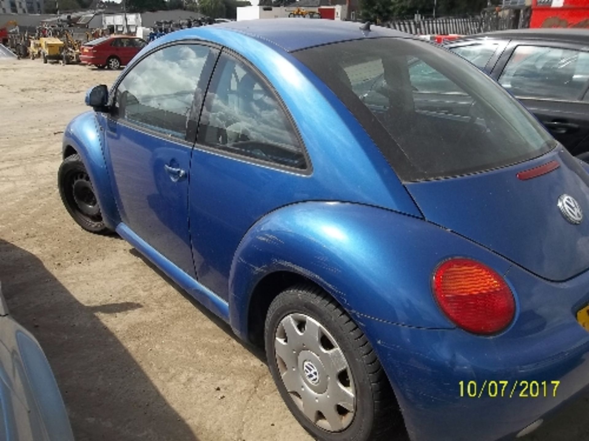 Volkswagen Beetle - X421 HHN Date of registration: 07.11.2000 2000cc, petrol, blue Odometer - Image 4 of 4
